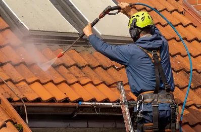 Démoussage et hydrofuge de toiture à Entrevennes